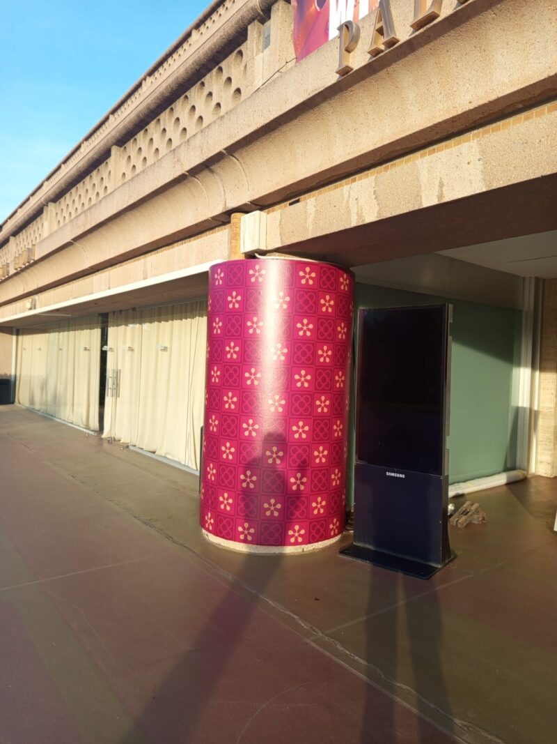 marc-marti forrado de columnas y vinilos eventos