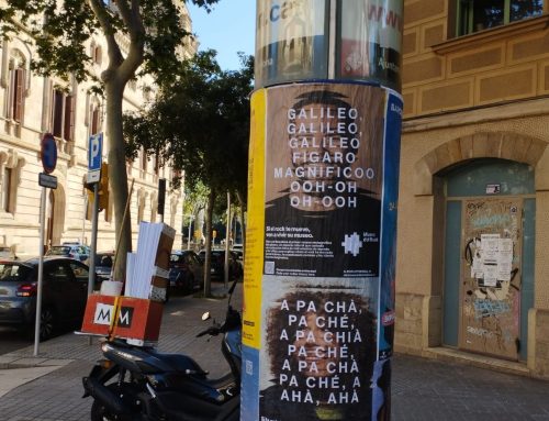 Pegada de carteles en Barcelona: pirulís publicitarios y carteles en tiendas